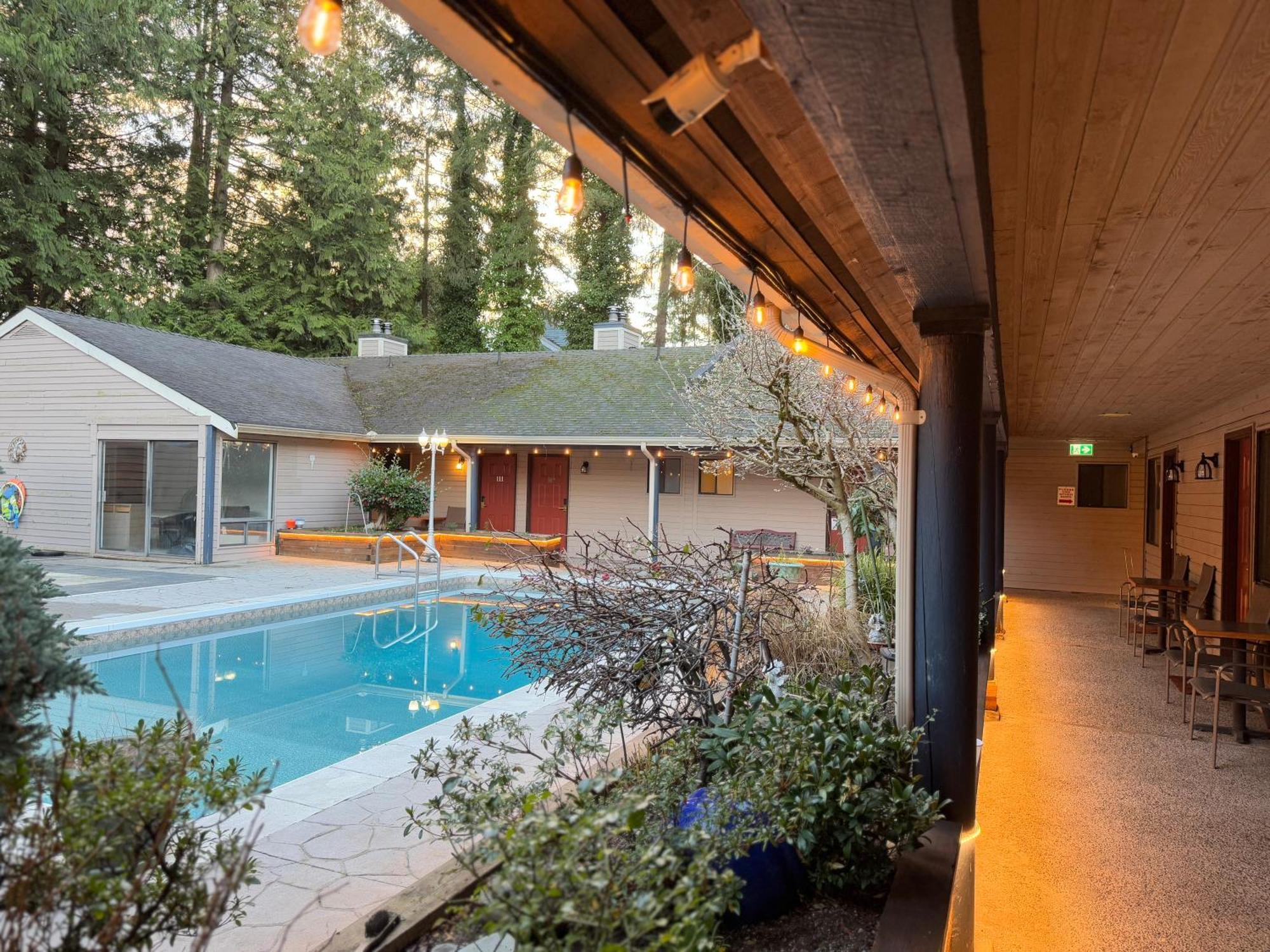 Sunshine Lodge Inn Gibsons Exterior foto